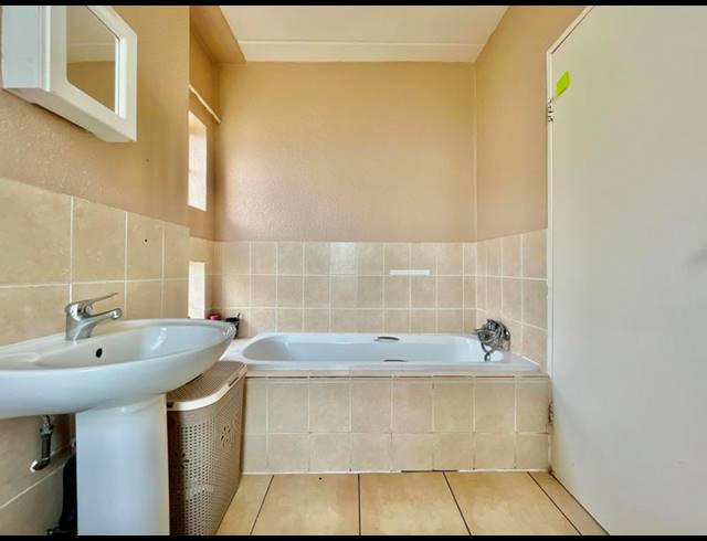 2 BEDROOM APARTMENT FOR SALE IN HONEYDEW